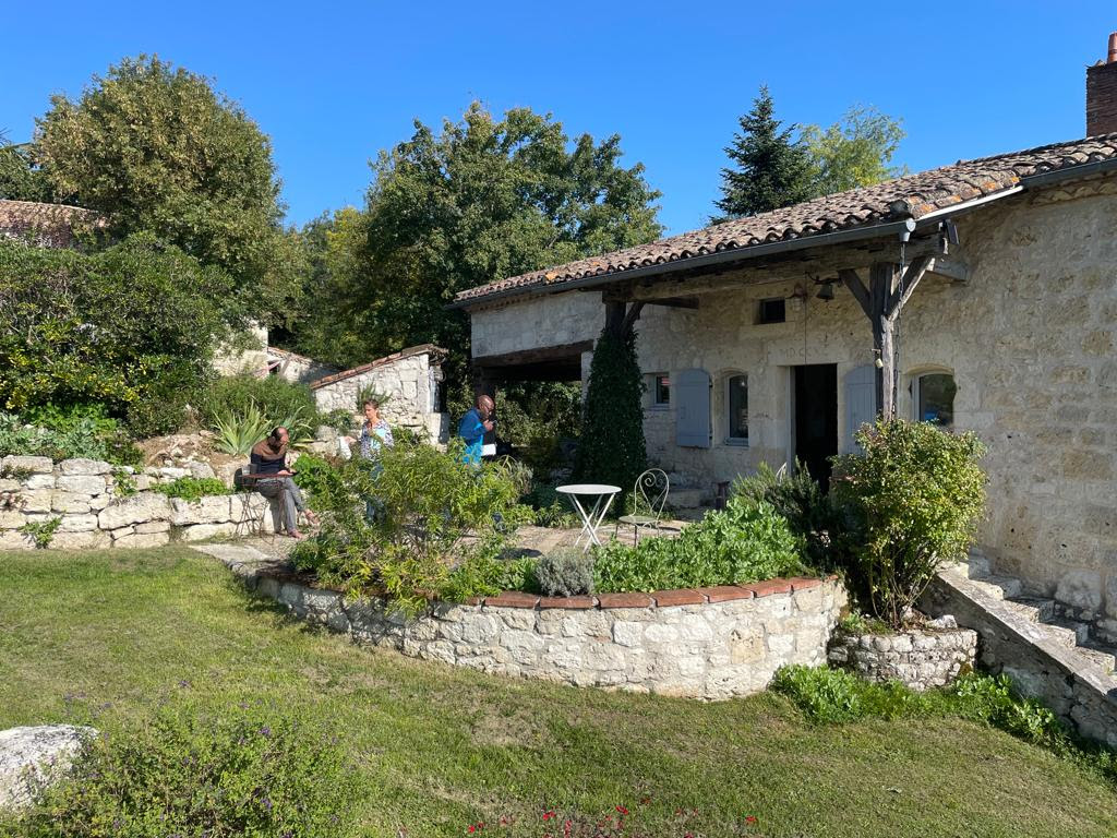 Présentation de l'avant de la maison de la bergerie étoilée