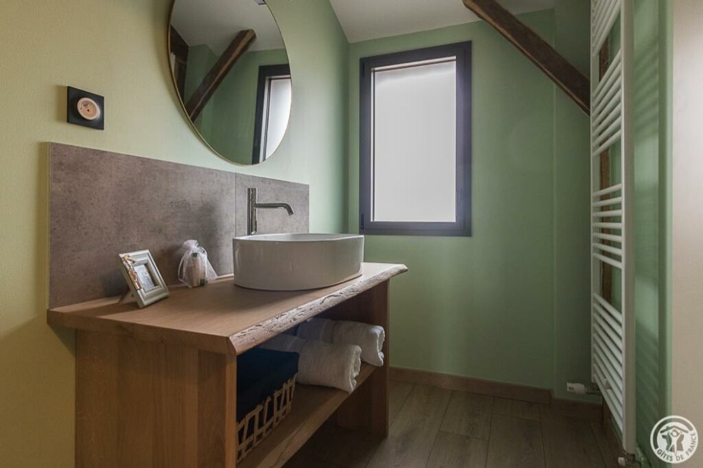 Maison_des_Hautins_Complet_Toutes_Chambres-salle de bain